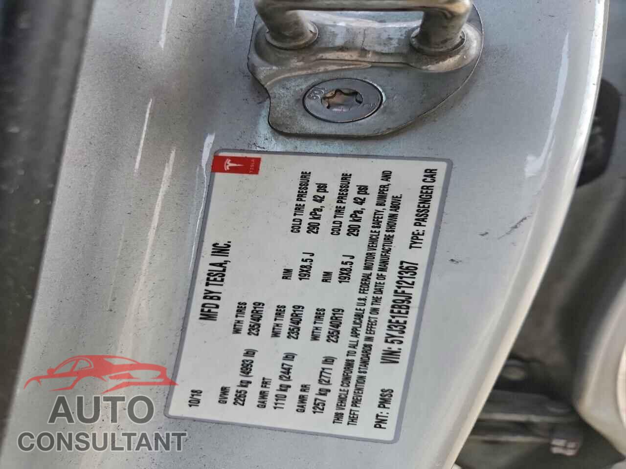 TESLA MODEL 3 2018 - 5YJ3E1EB9JF121367