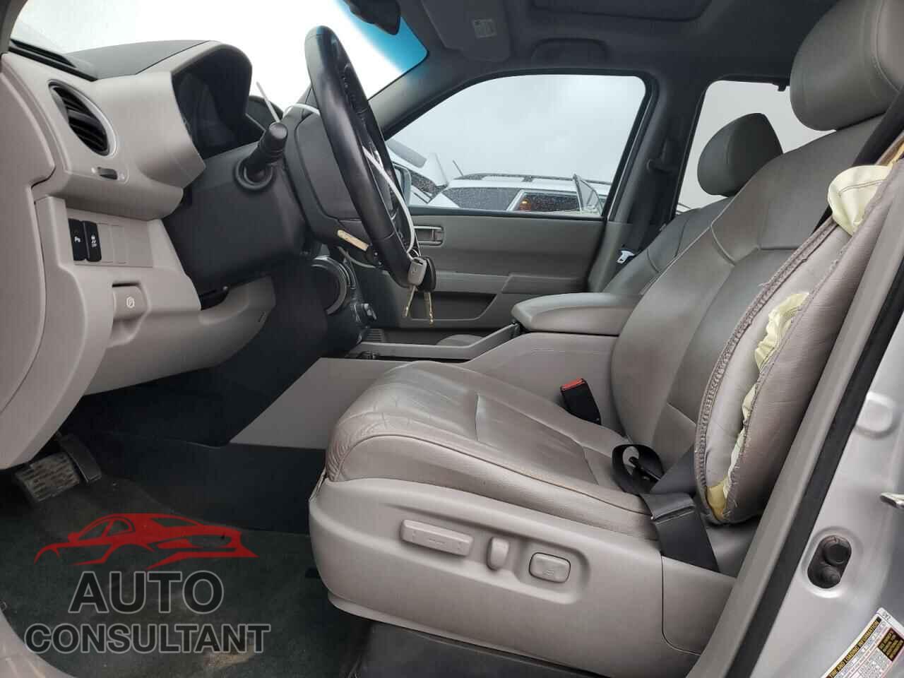 HONDA PILOT 2014 - 5FNYF3H94EB011579