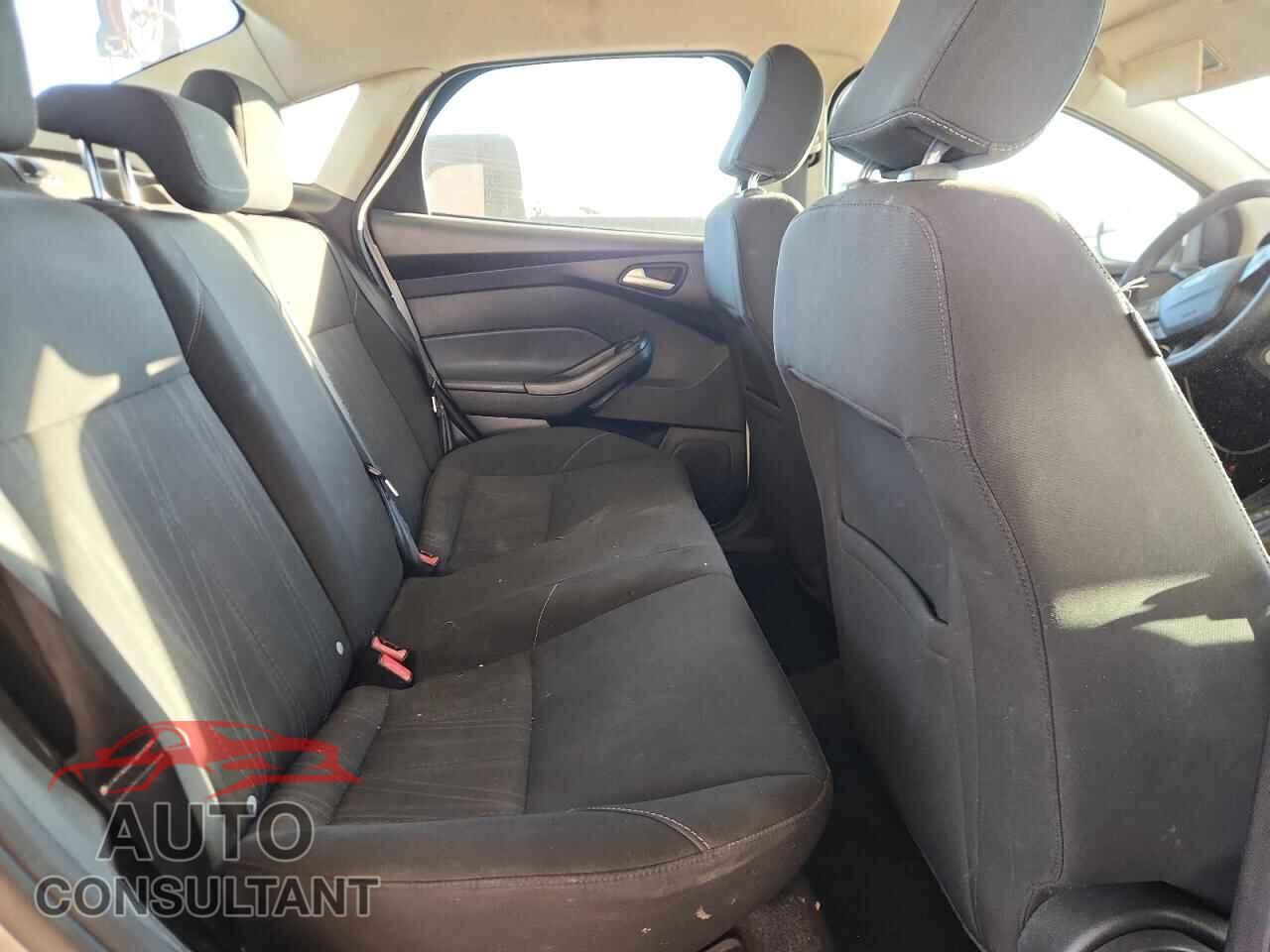 FORD FOCUS 2015 - 1FADP3F26FL263792