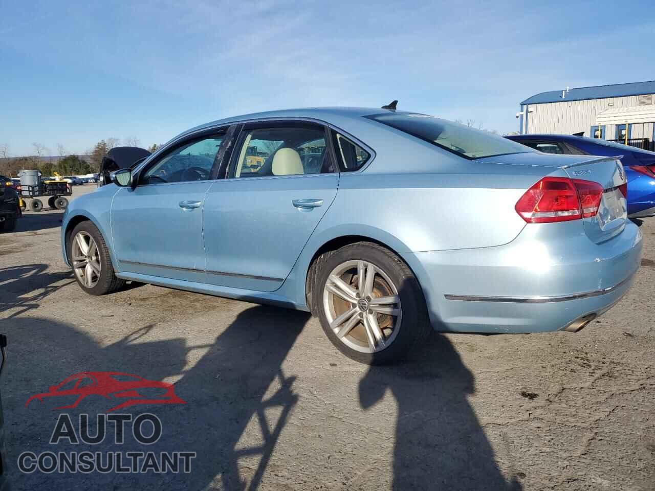 VOLKSWAGEN PASSAT 2012 - 1VWCP7A32CC030935