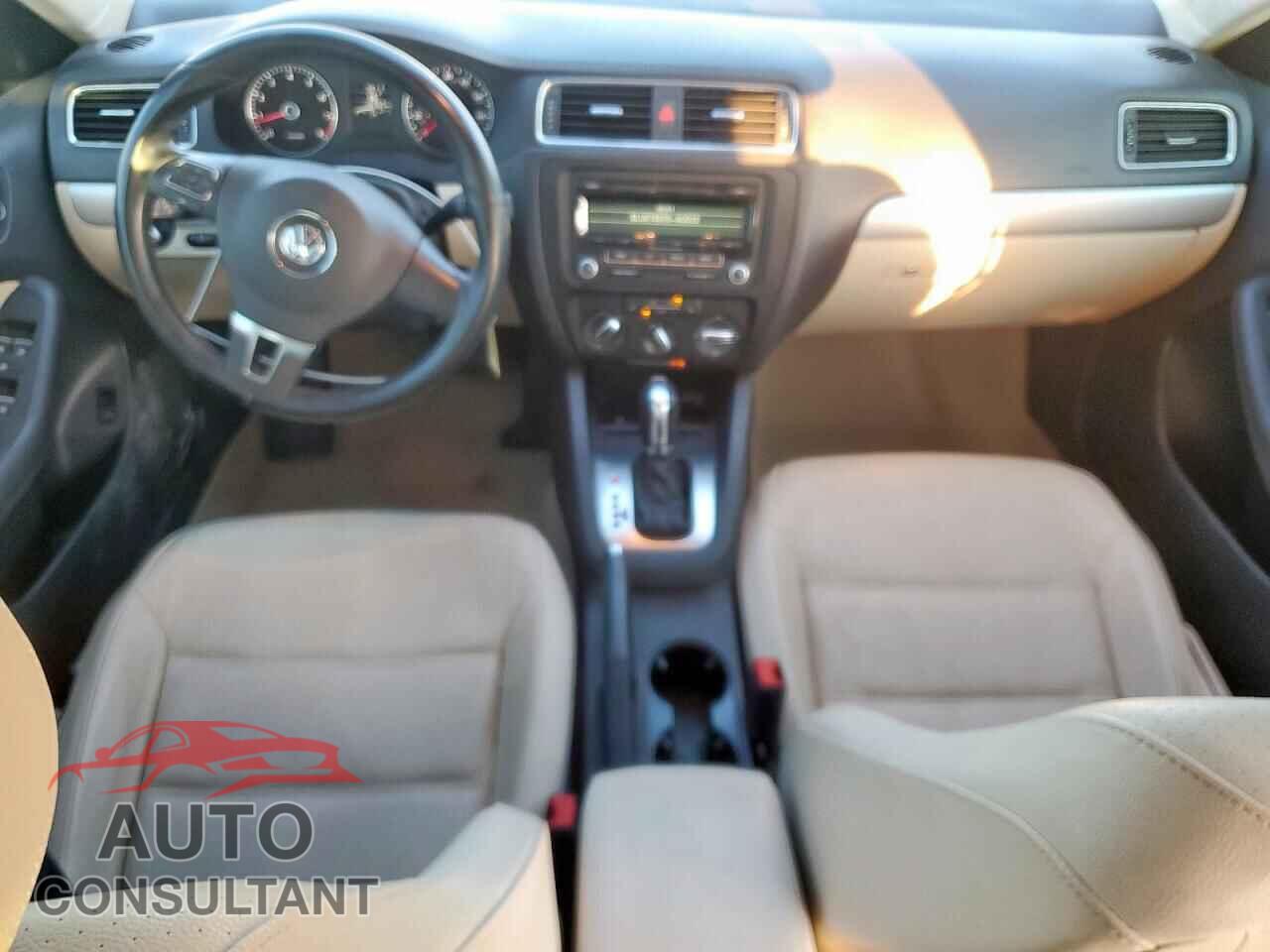 VOLKSWAGEN JETTA 2013 - 3VWDX7AJ3DM389407
