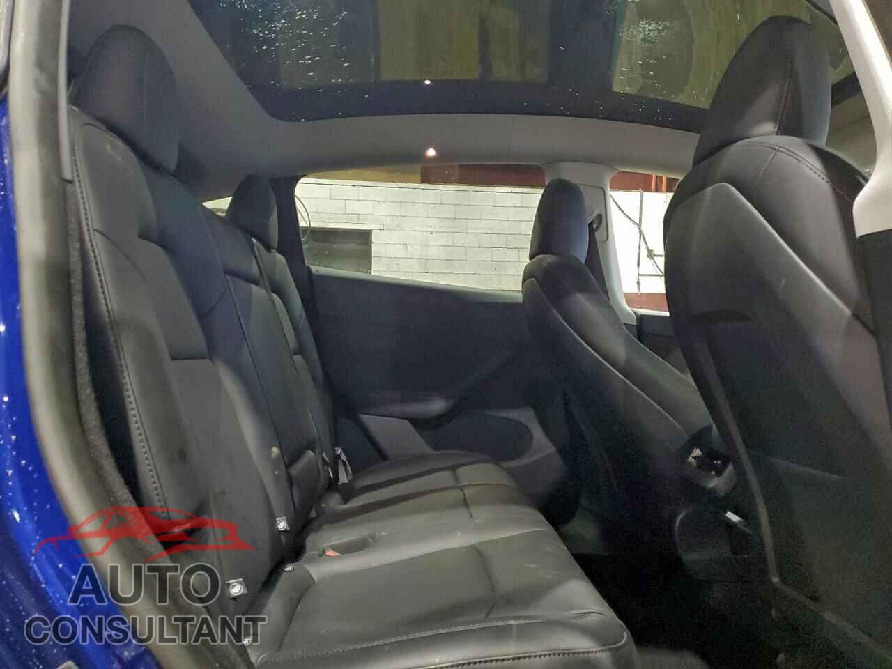 TESLA MODEL Y 2024 - 7SAYGDEE8RA329182