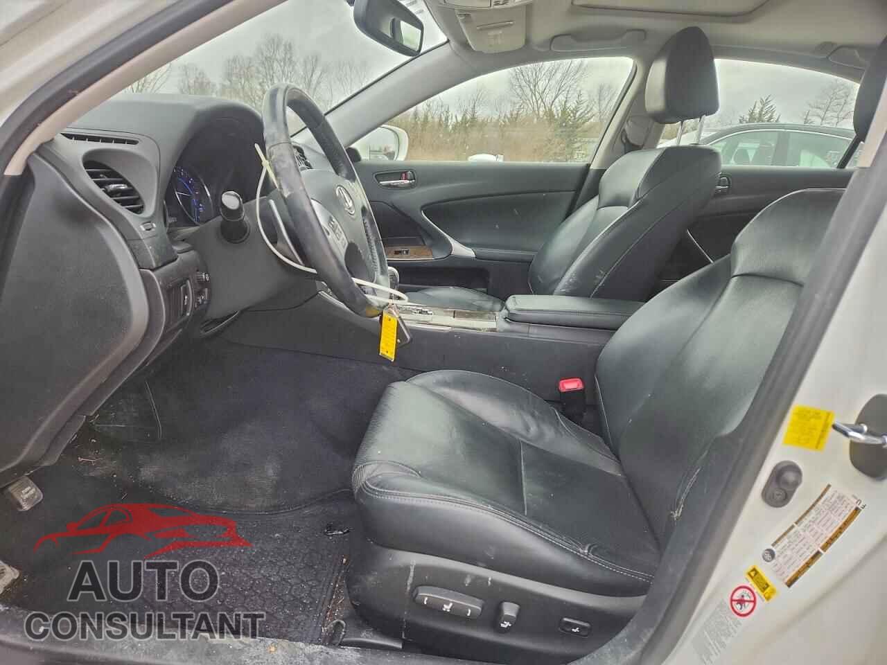 LEXUS IS 2012 - JTHCF5C20C5054068