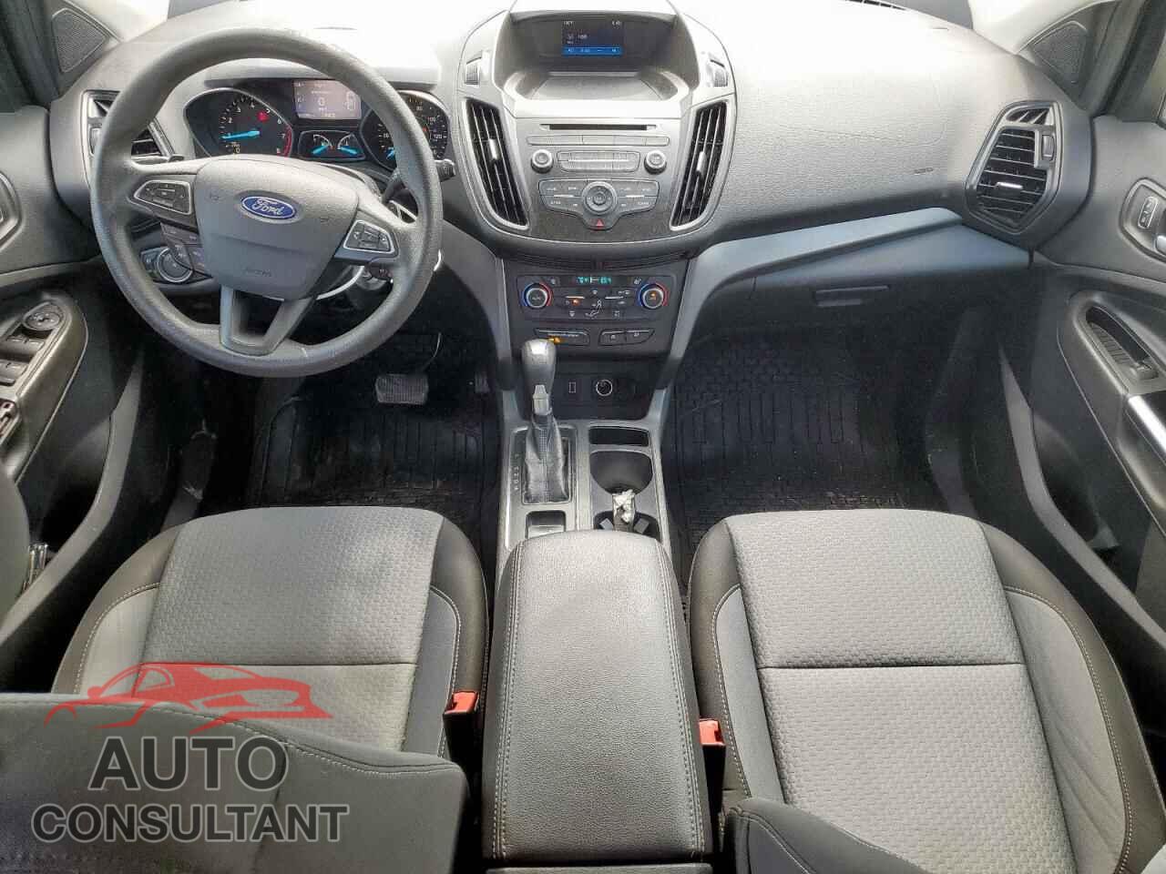 FORD ESCAPE 2017 - 1FMCU0G96HUF08821