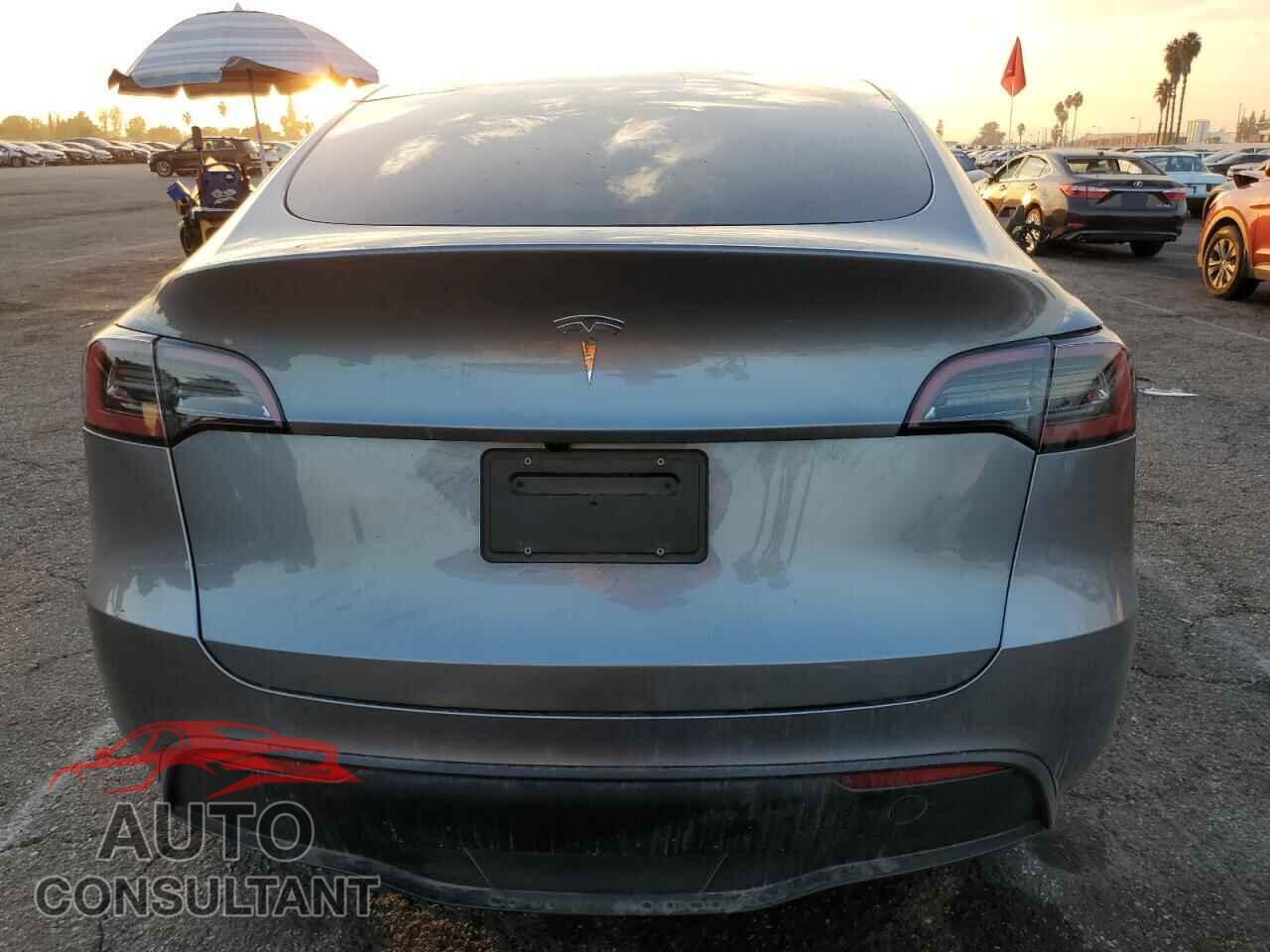 TESLA MODEL Y 2024 - 7SAYGDED7RF192231