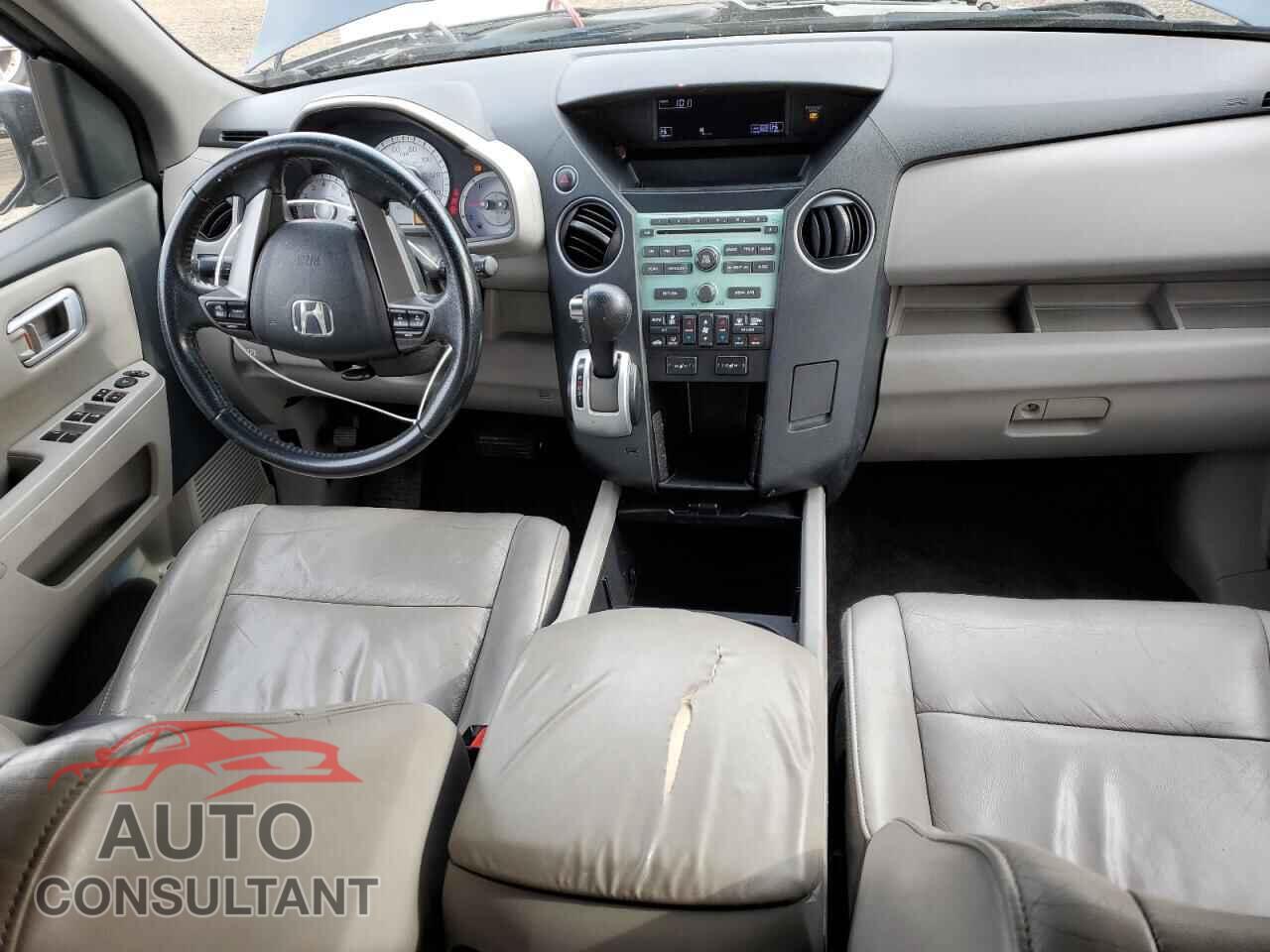 HONDA PILOT 2011 - 5FNYF4H56BB010593