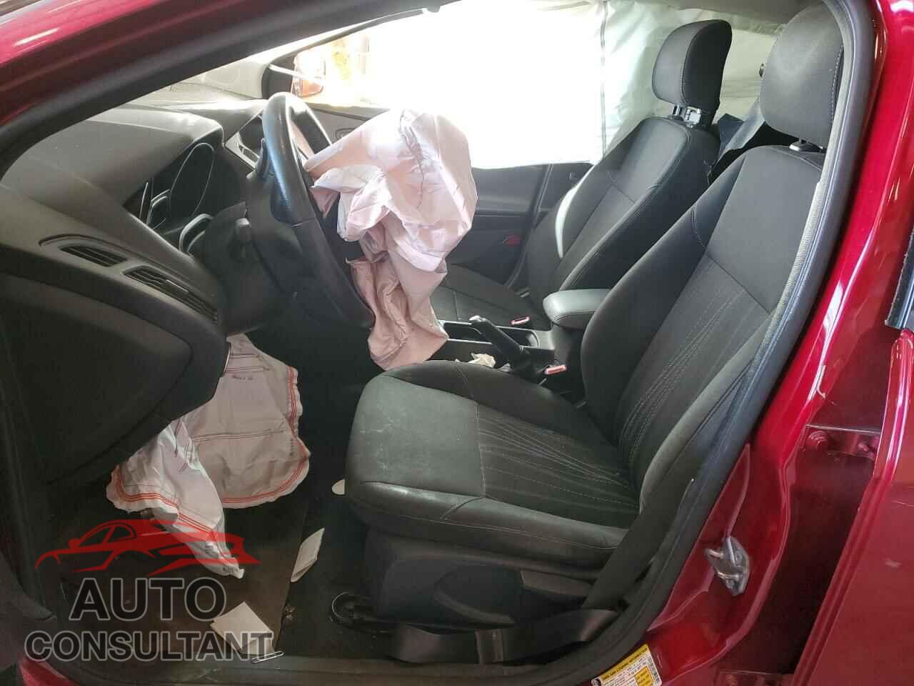 FORD FOCUS 2015 - 1FADP3F29FL260174