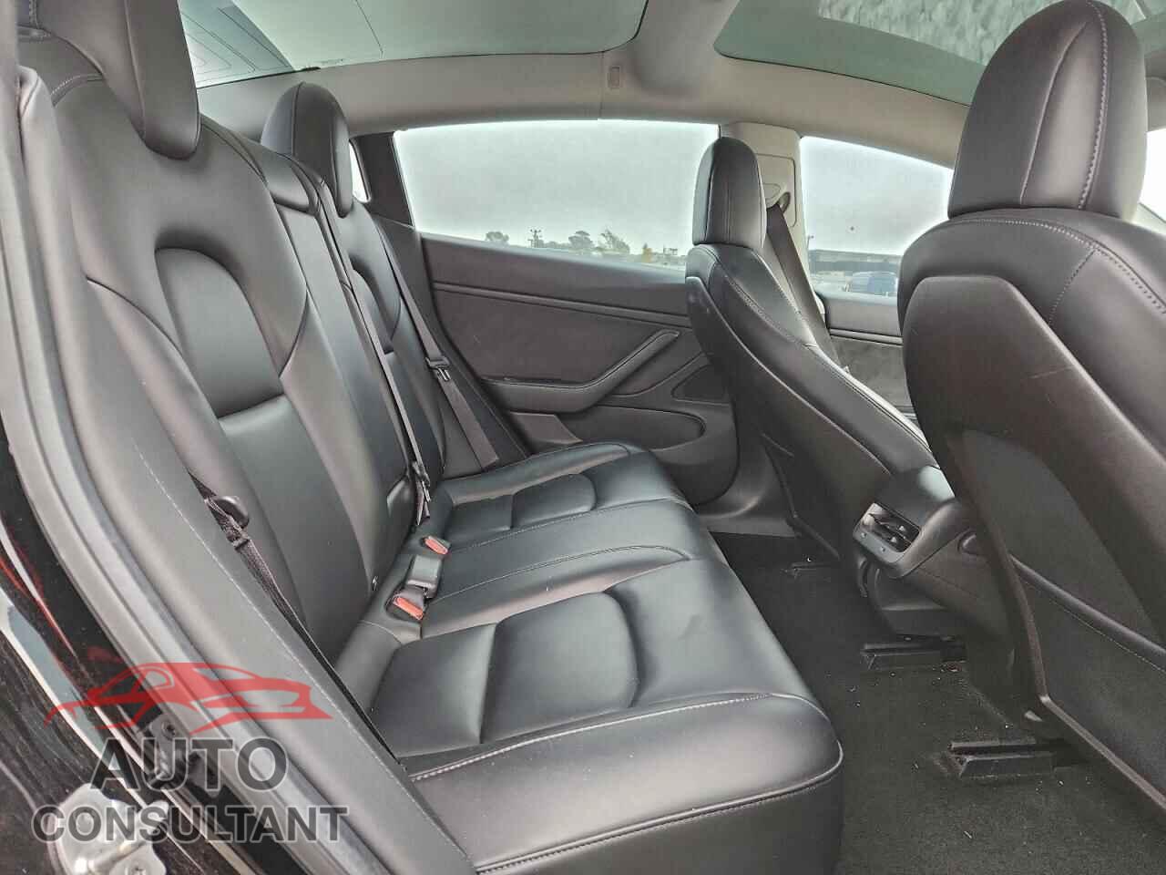 TESLA MODEL 3 2019 - 5YJ3E1EB6KF384532