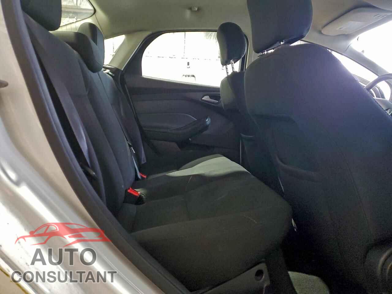 FORD FOCUS 2017 - 1FADP3F26HL247384