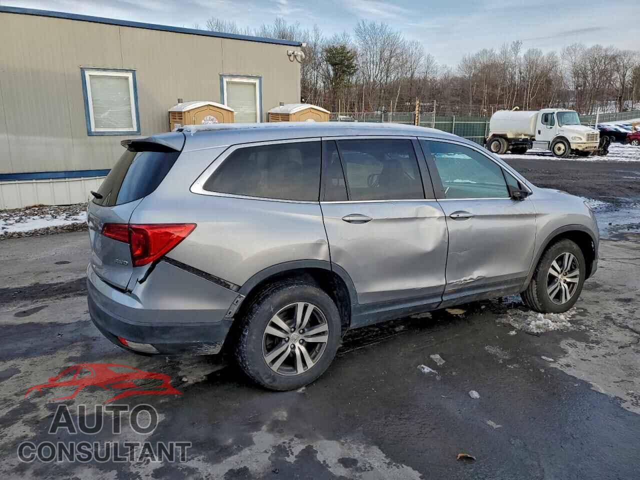 HONDA PILOT 2017 - 5FNYF6H33HB009677