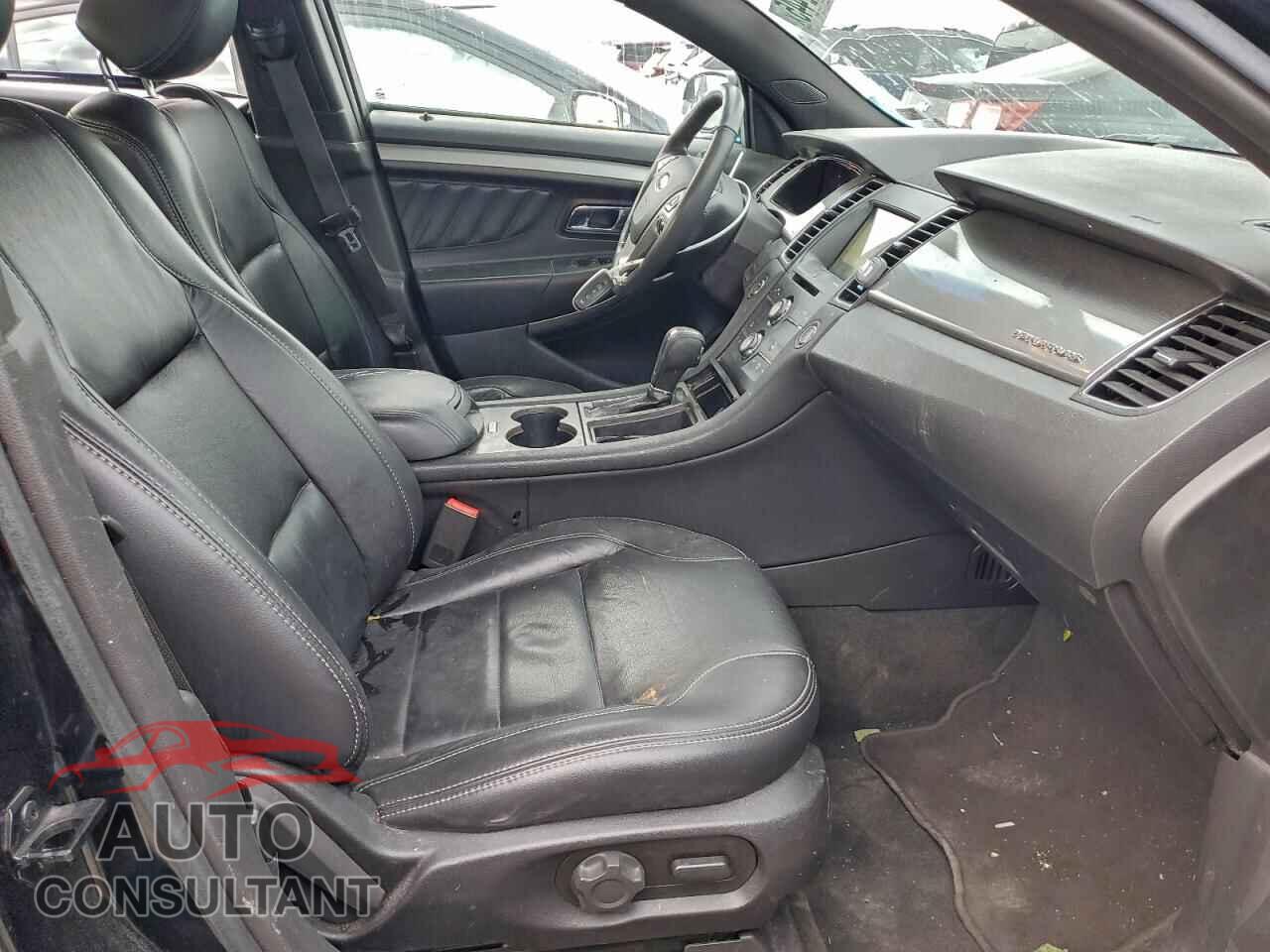 FORD TAURUS 2018 - 1FAHP2E87JG131076