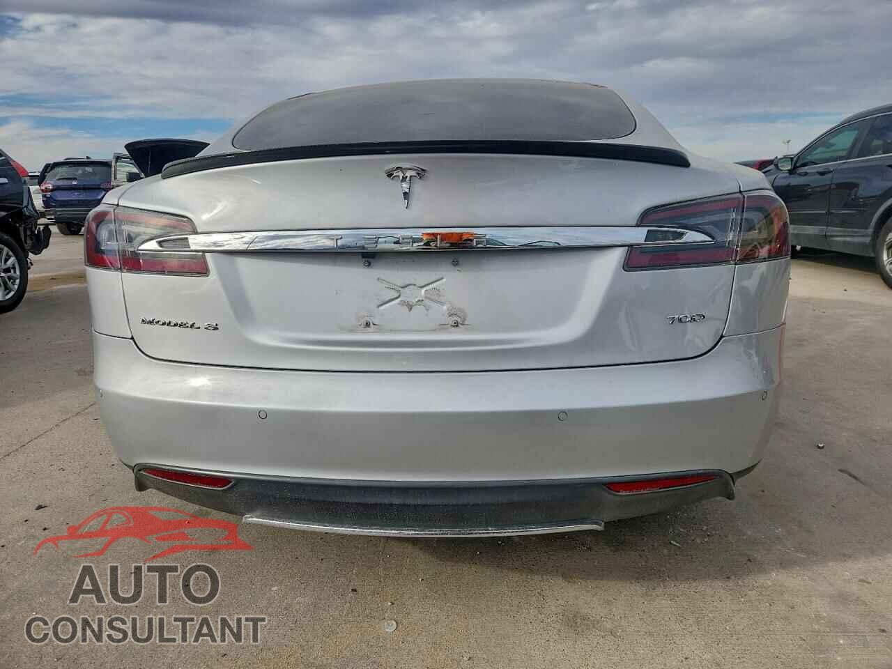 TESLA MODEL S 2015 - 5YJSA1E25FF117167