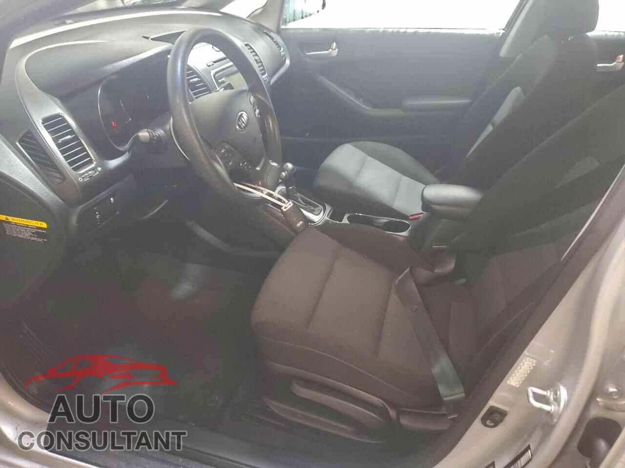 KIA FORTE 2017 - 3KPFK4A75HE038186