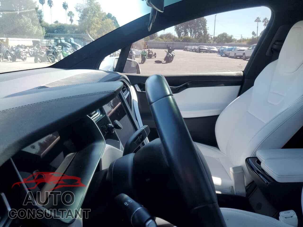 TESLA MODEL X 2017 - 5YJXCBE28HF049973