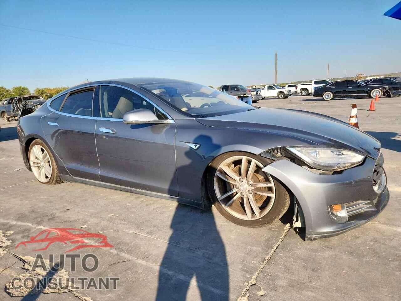 TESLA MODEL S 2013 - 5YJSA1CN8DFP27395