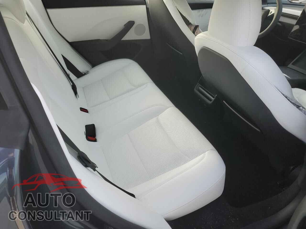 TESLA MODEL 3 2025 - 5YJ3E1EA9SF024579