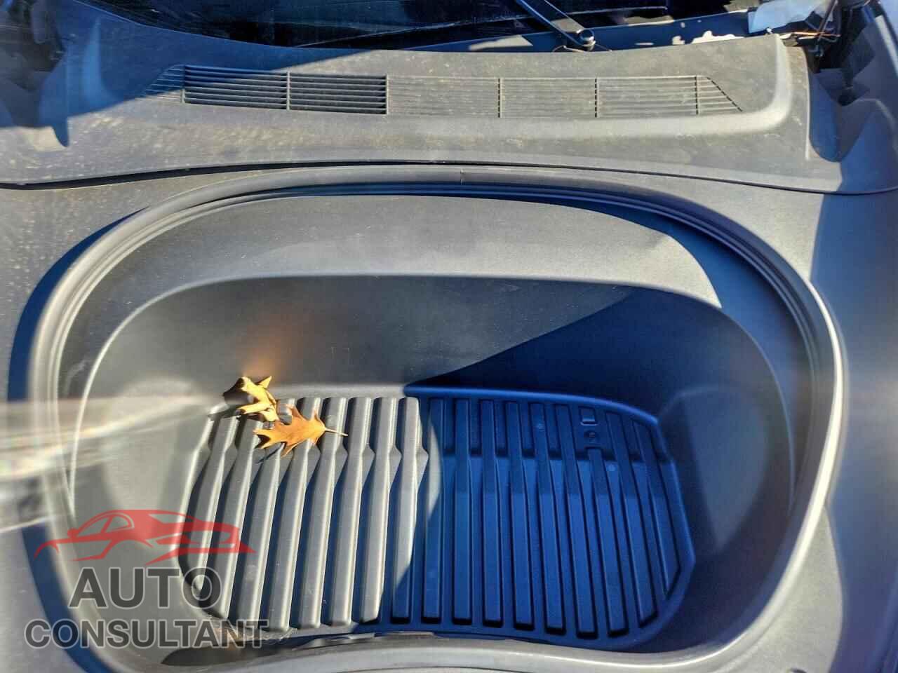 TESLA MODEL 3 2025 - 5YJ3E1EB3SF884759
