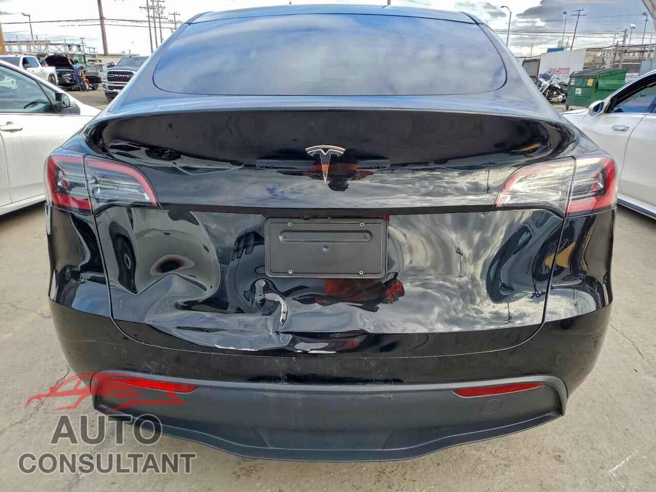 TESLA MODEL Y 2024 - 7SAYGDEE8RF081602