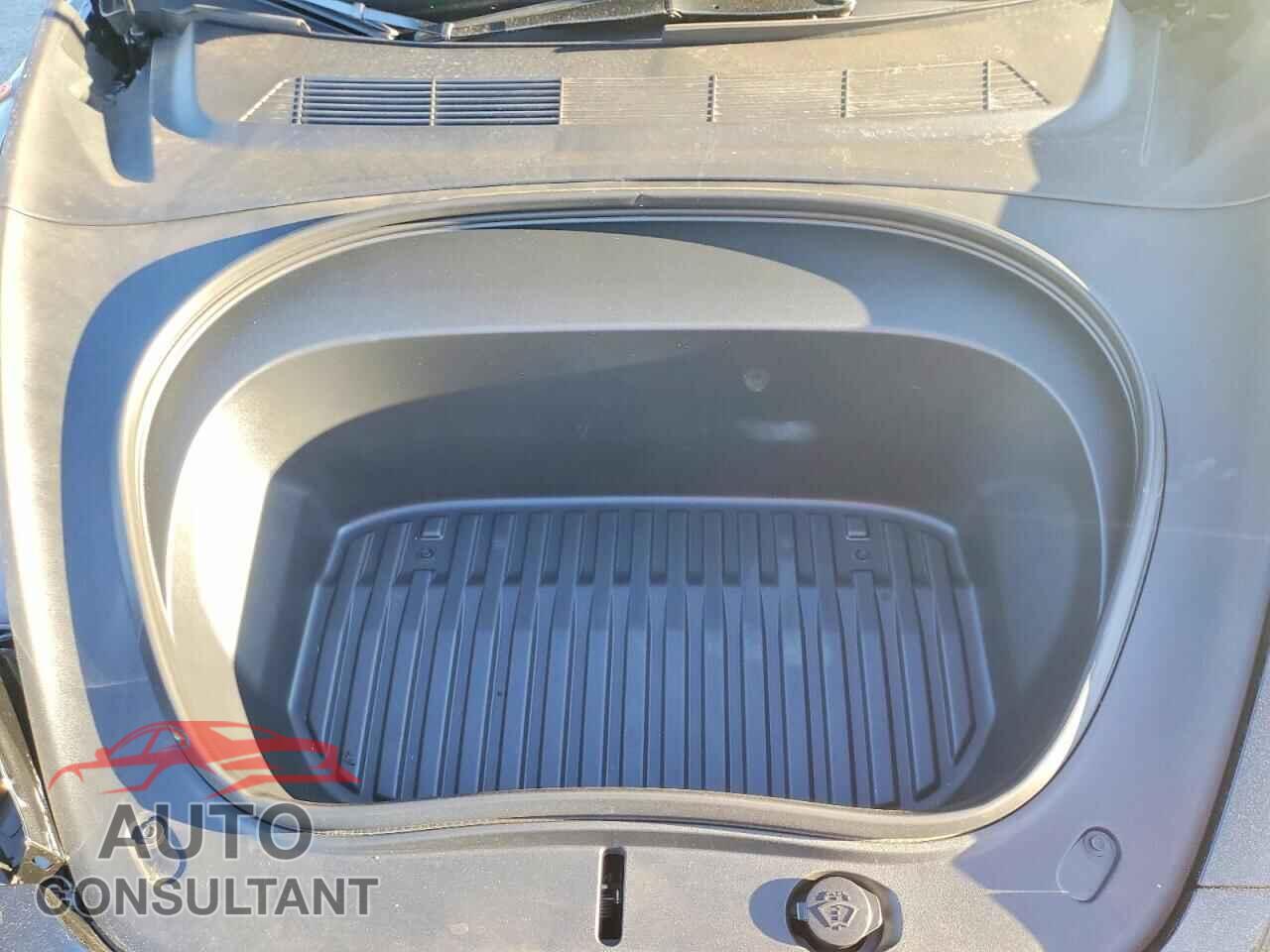 TESLA MODEL 3 2025 - 5YJ3E1EA4SF072121
