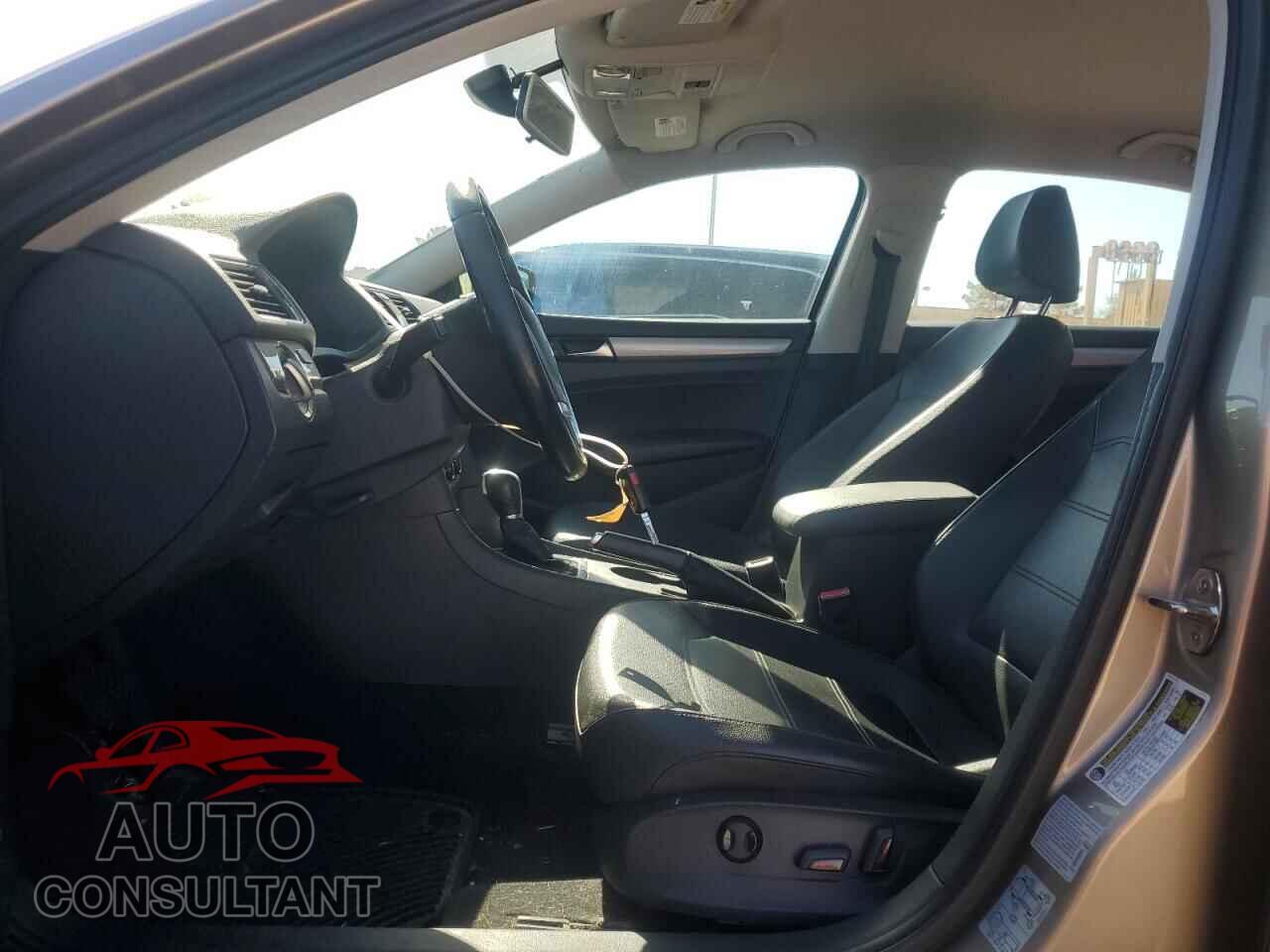 VOLKSWAGEN PASSAT 2015 - 1VWAT7A36FC018231