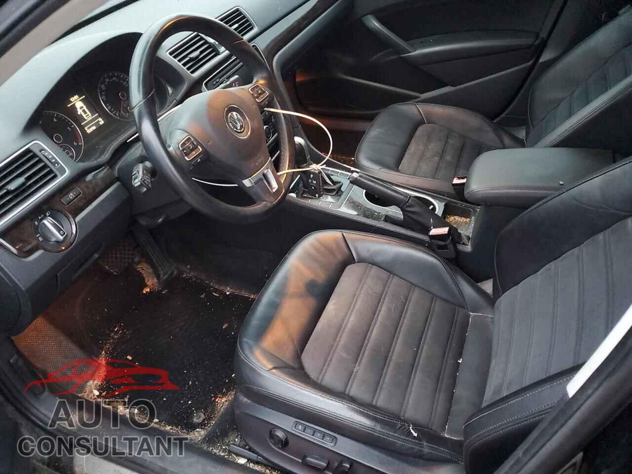 VOLKSWAGEN PASSAT 2015 - 1VWCV7A38FC065408