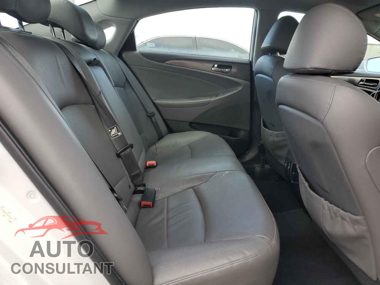 HYUNDAI SONATA 2011 - KMHEC4A41BA018456