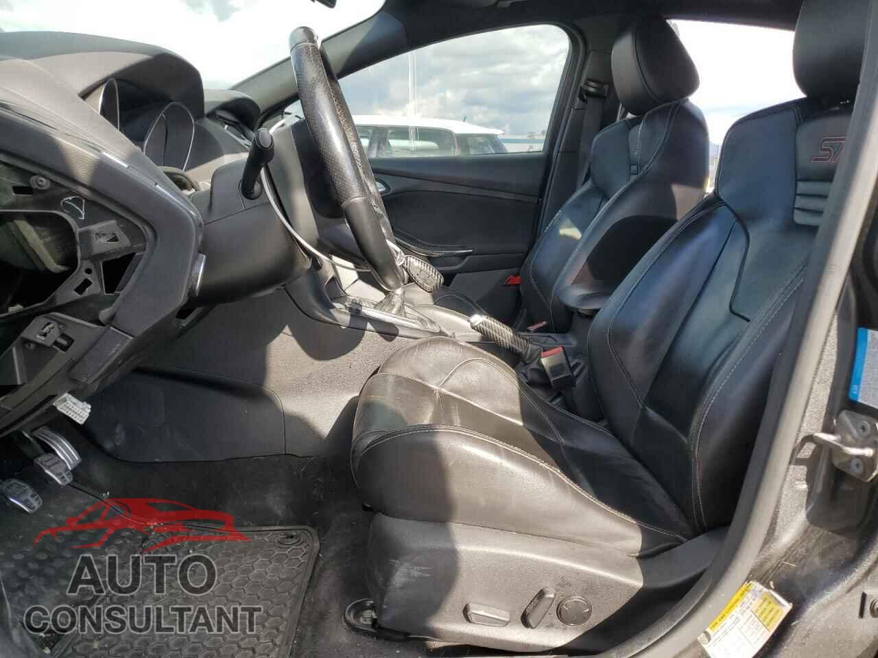 FORD FOCUS 2017 - 1FADP3L97HL285157