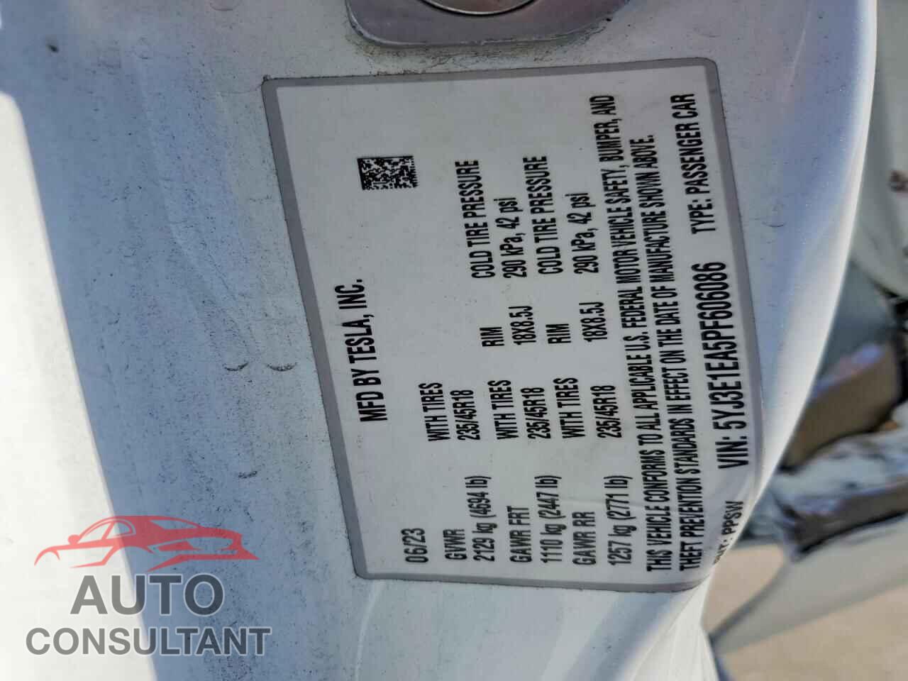 TESLA MODEL 3 2023 - 5YJ3E1EA5PF606086