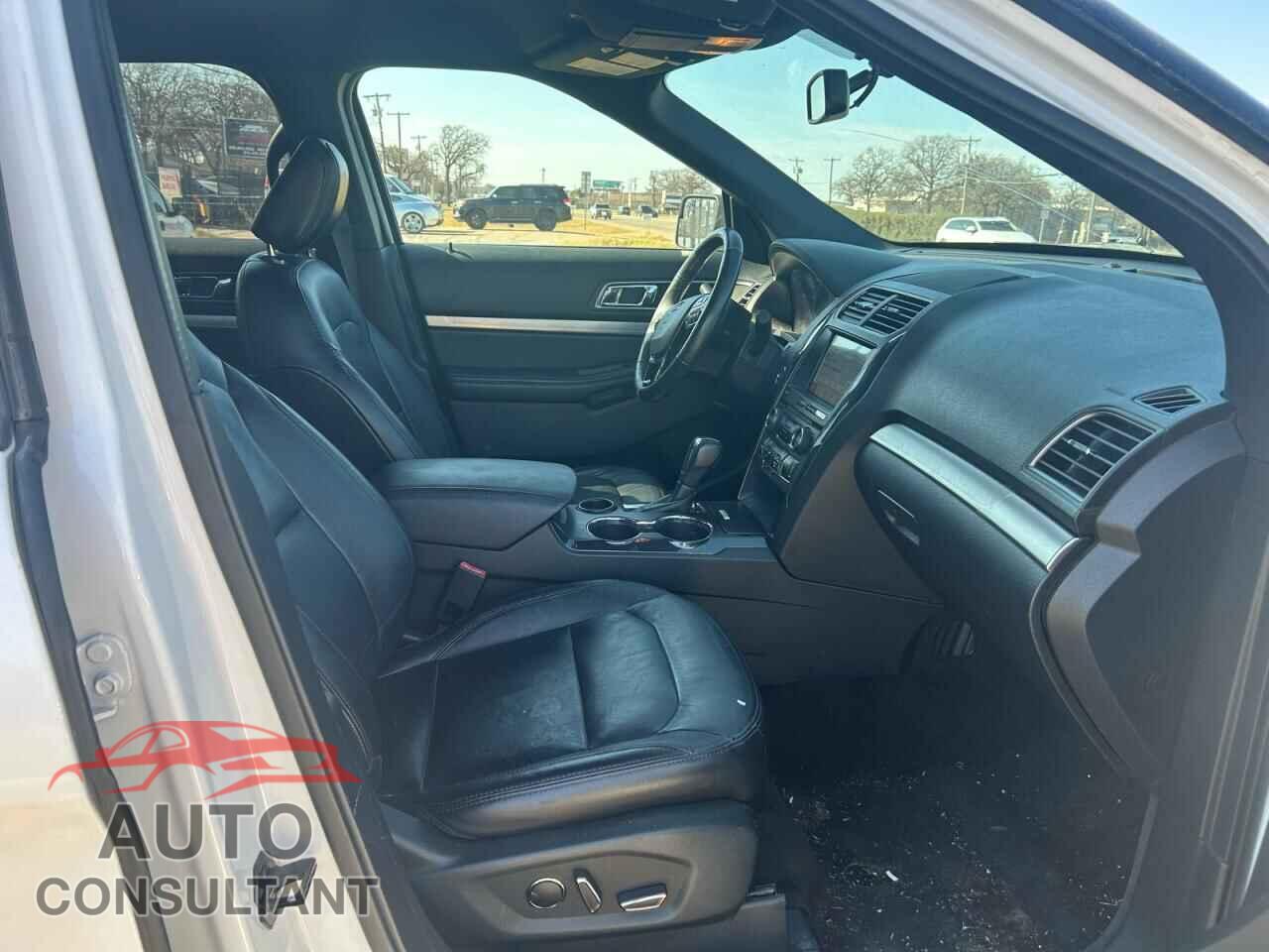 FORD EXPLORER 2018 - 1FM5K7D81JGB99377