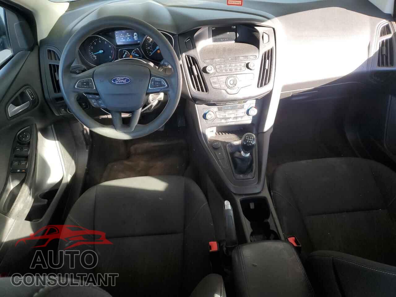 FORD FOCUS 2018 - 1FADP3FE4JL276933