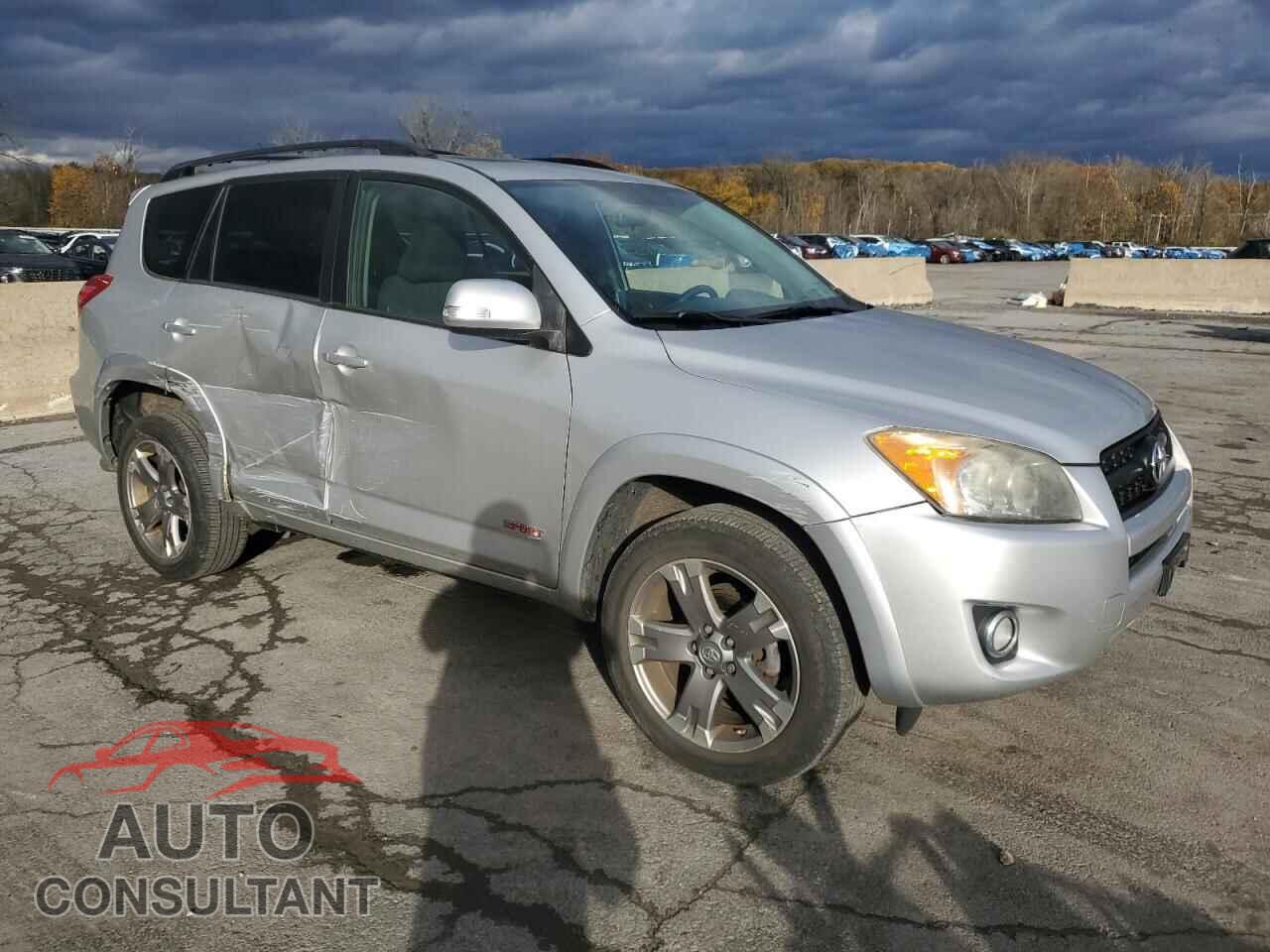 TOYOTA RAV4 2011 - JTMRF4DV5B5045573