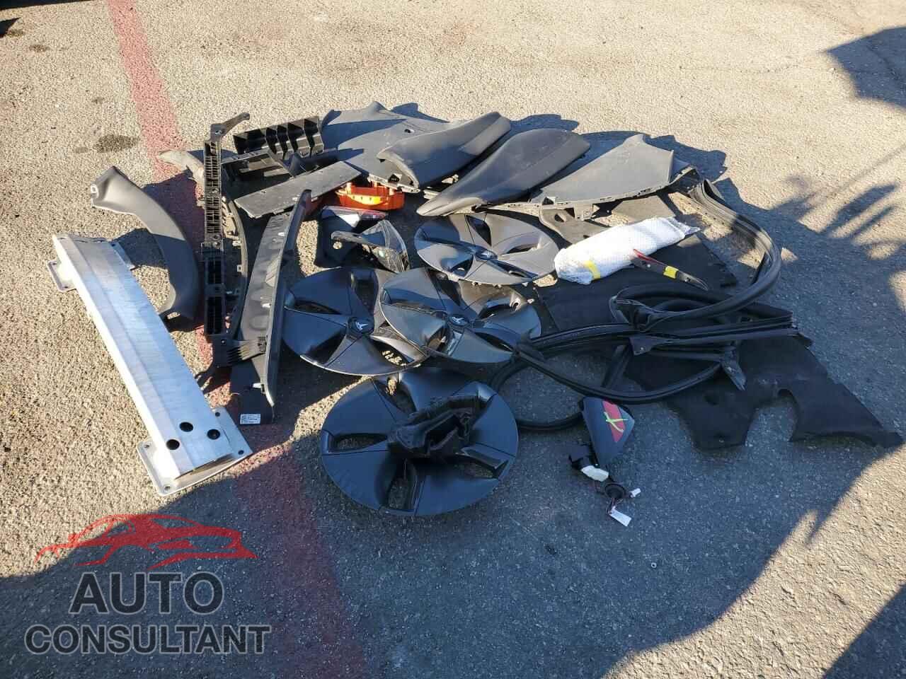 TESLA MODEL 3 2019 - 5YJ3E1EA7KF484663
