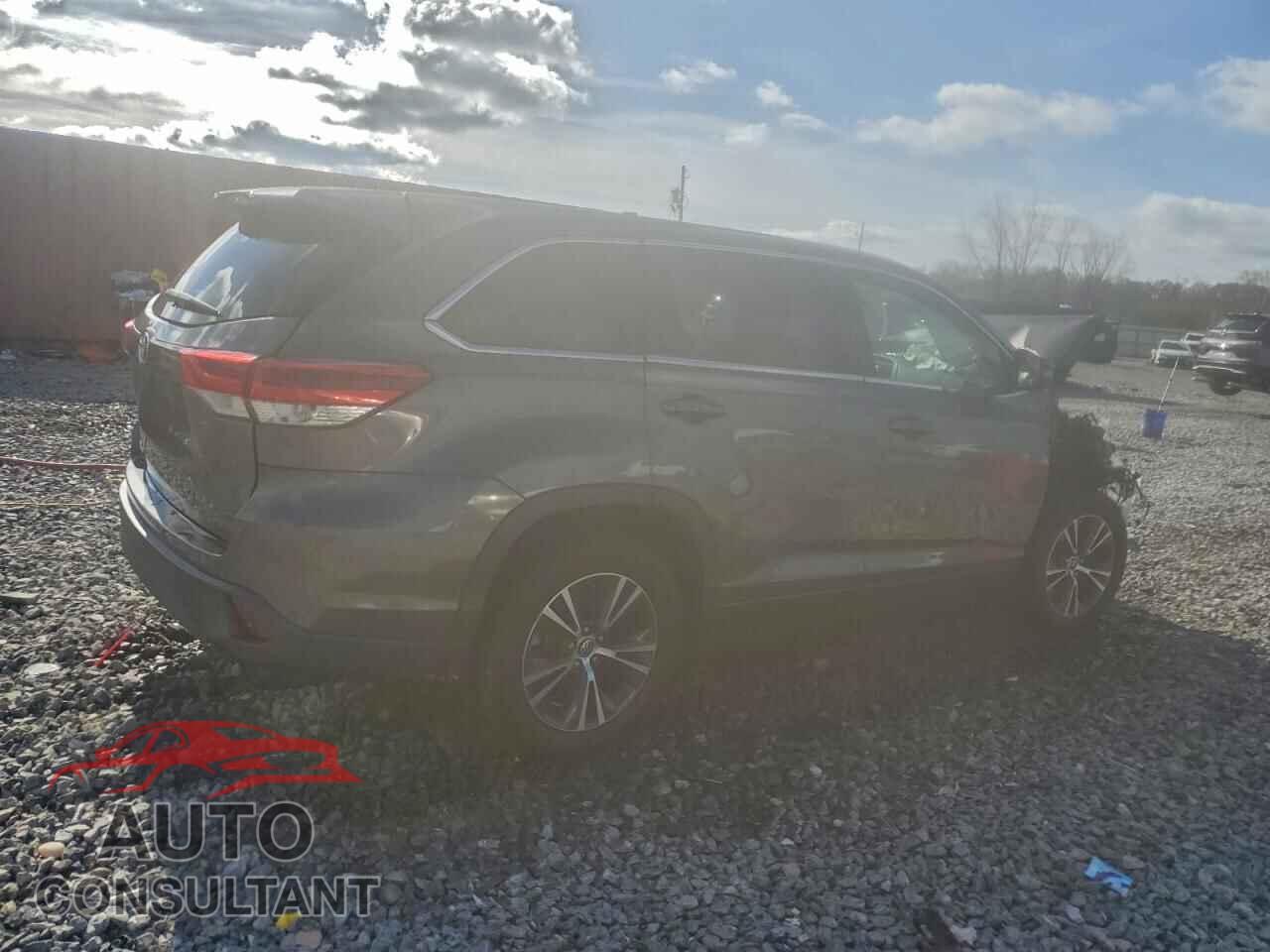 TOYOTA HIGHLANDER 2018 - 5TDZZRFH2JS250854