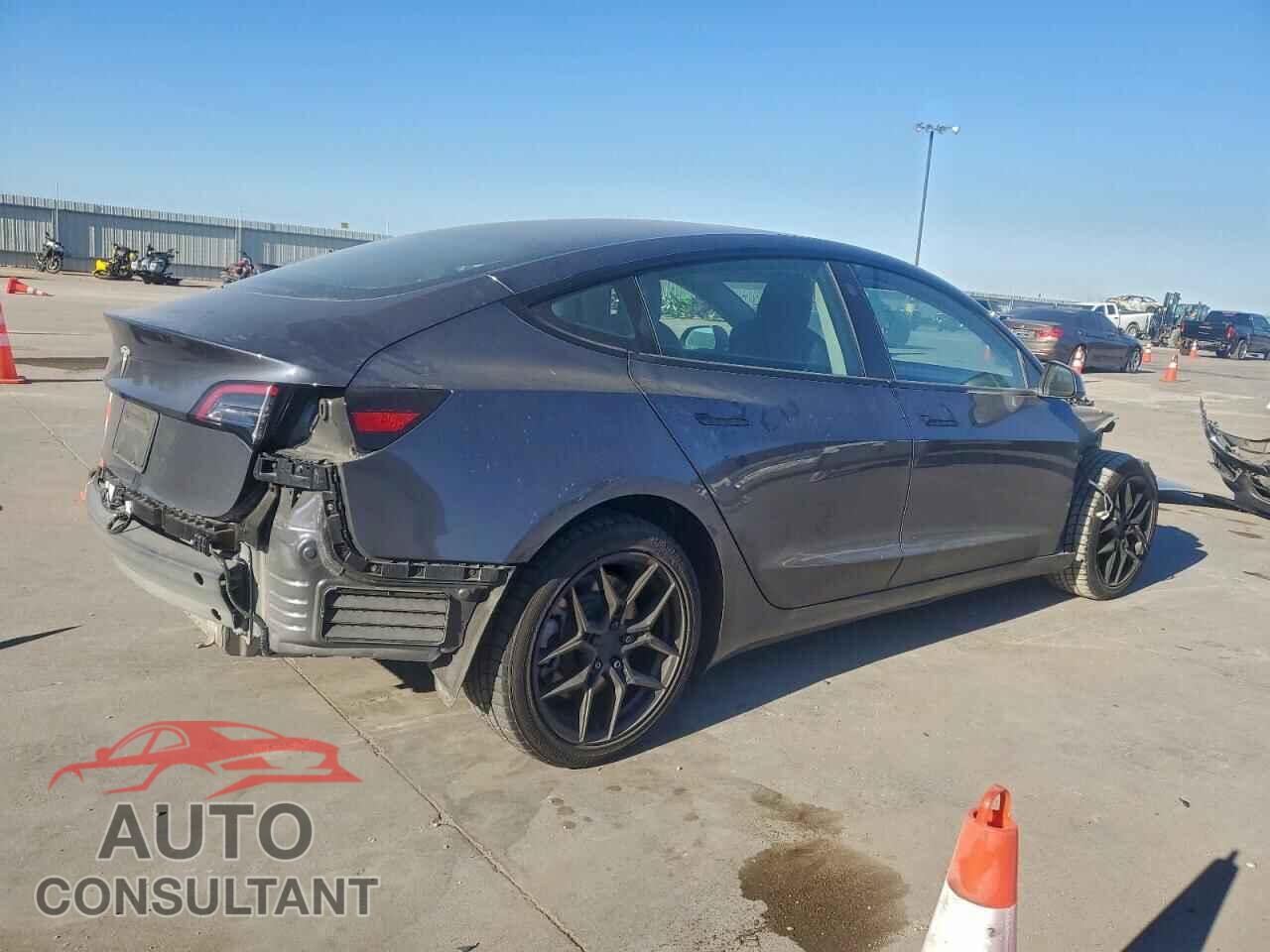 TESLA MODEL 3 2023 - 5YJ3E1EA5PF639718