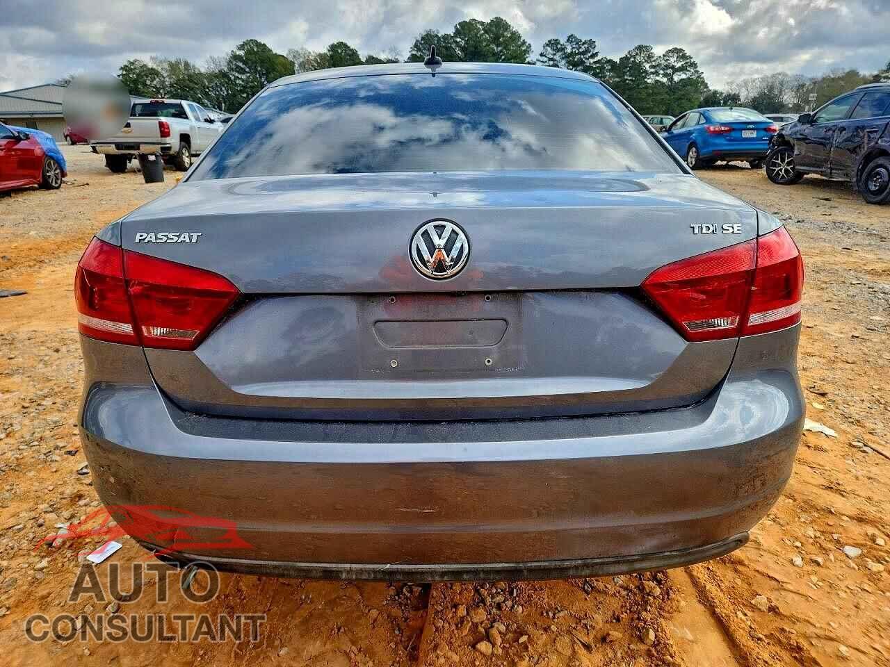 VOLKSWAGEN PASSAT 2015 - 1VWBV7A36FC032256