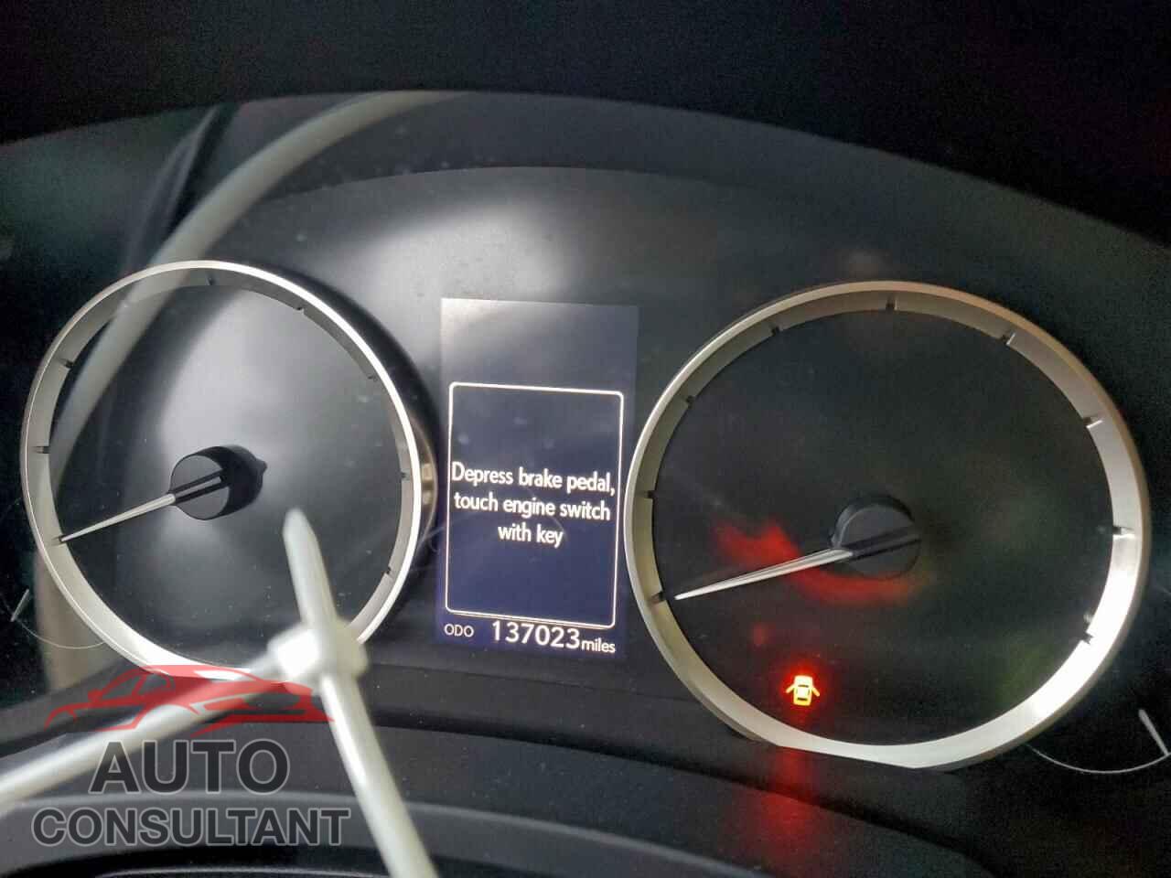 LEXUS IS 2015 - JTHBF1D28F5053256