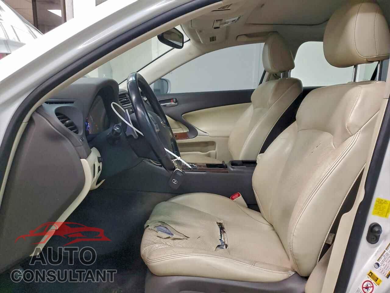 LEXUS IS 2012 - JTHBF5C20C5172438
