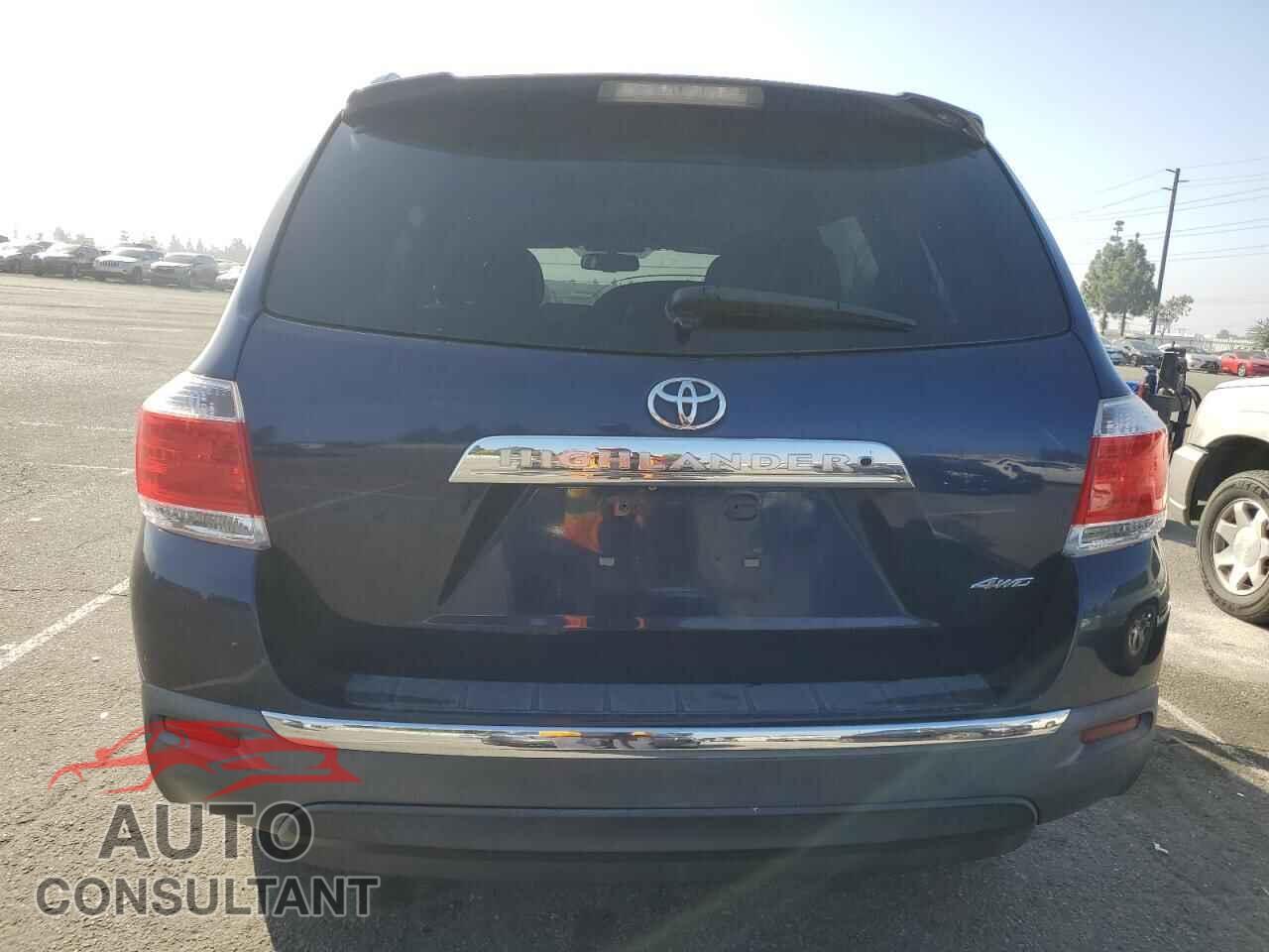 TOYOTA HIGHLANDER 2013 - 5TDBK3EH8DS204499