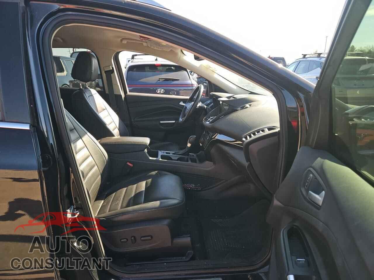 FORD ESCAPE 2017 - 1FMCU9JD7HUB88314