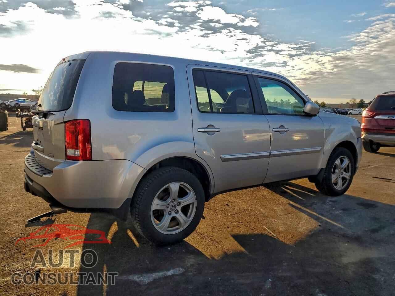 HONDA PILOT 2015 - 5FNYF4H59FB032111