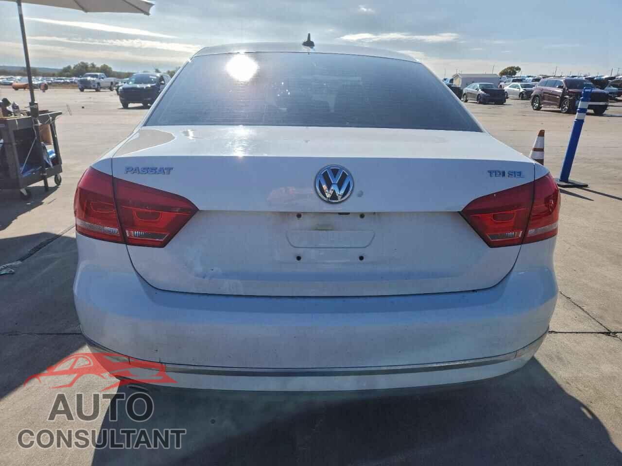 VOLKSWAGEN PASSAT 2013 - 1VWCN7A38DC048024