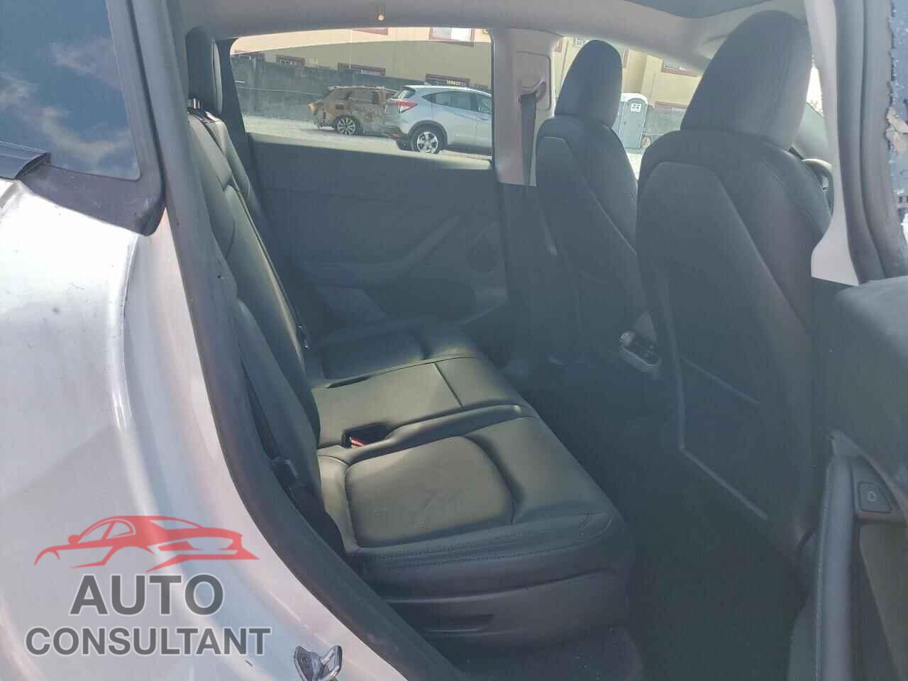 TESLA MODEL Y 2024 - 7SAYGAEE5RF033697