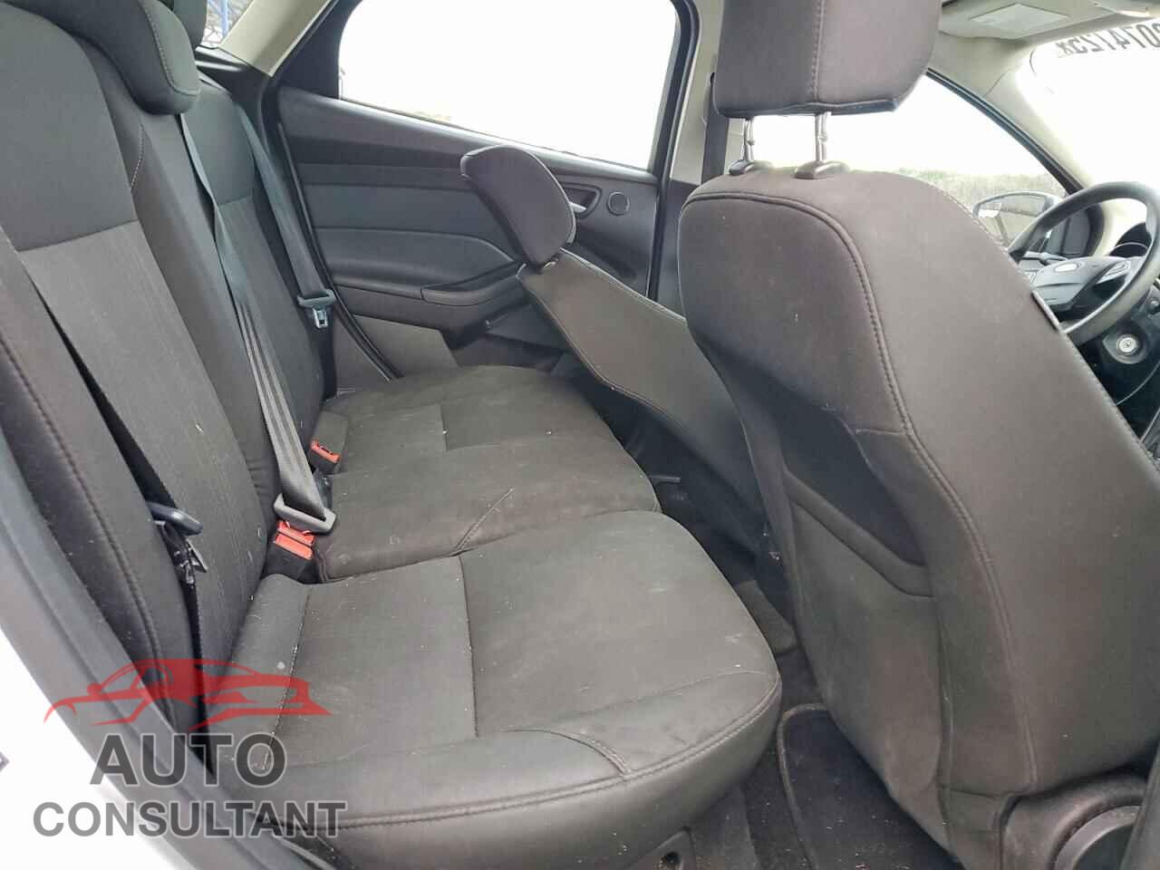 FORD FOCUS 2017 - 1FADP3M22HL248373