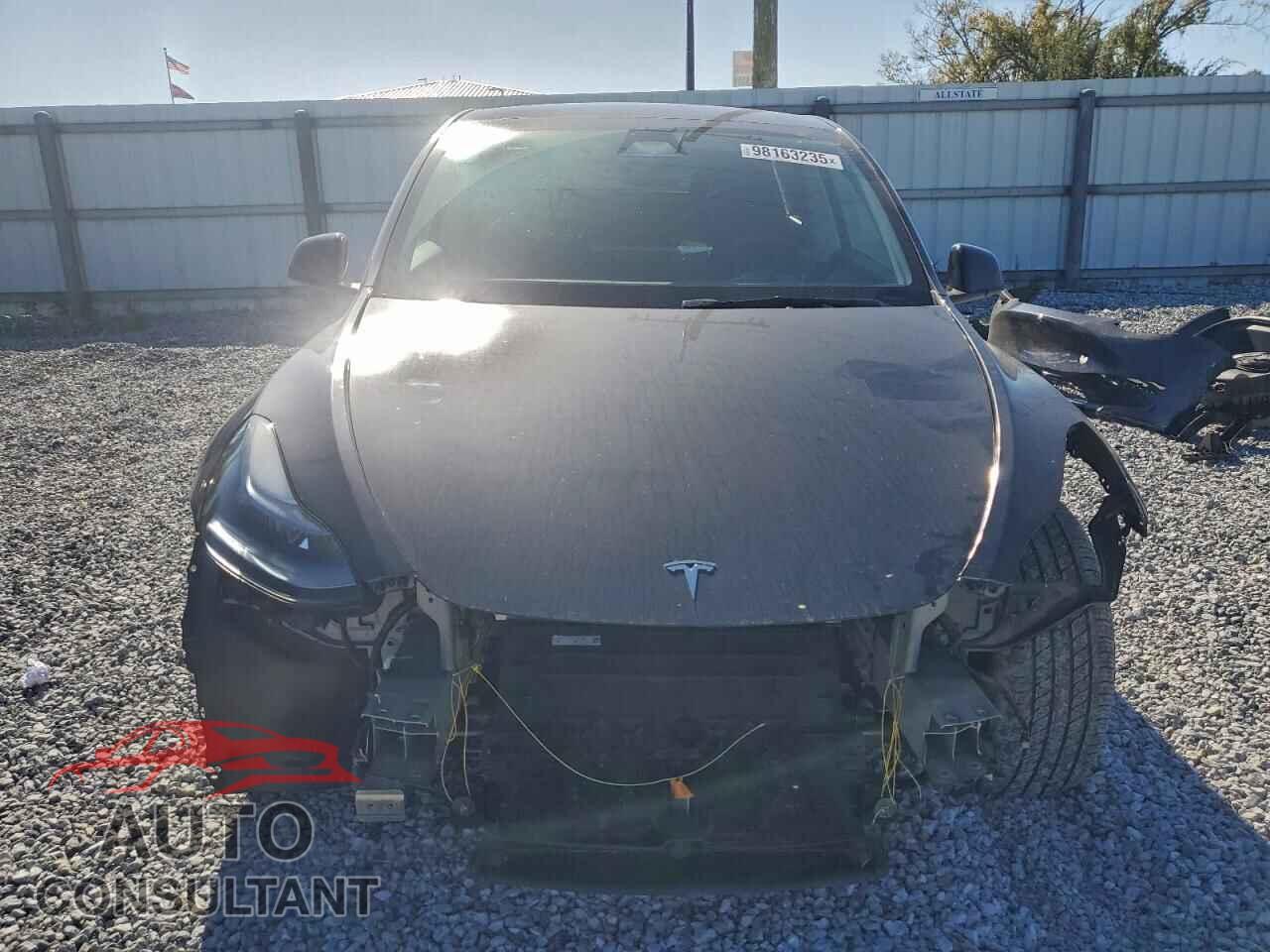 TESLA MODEL Y 2024 - 7SAYGAEE9RF200613