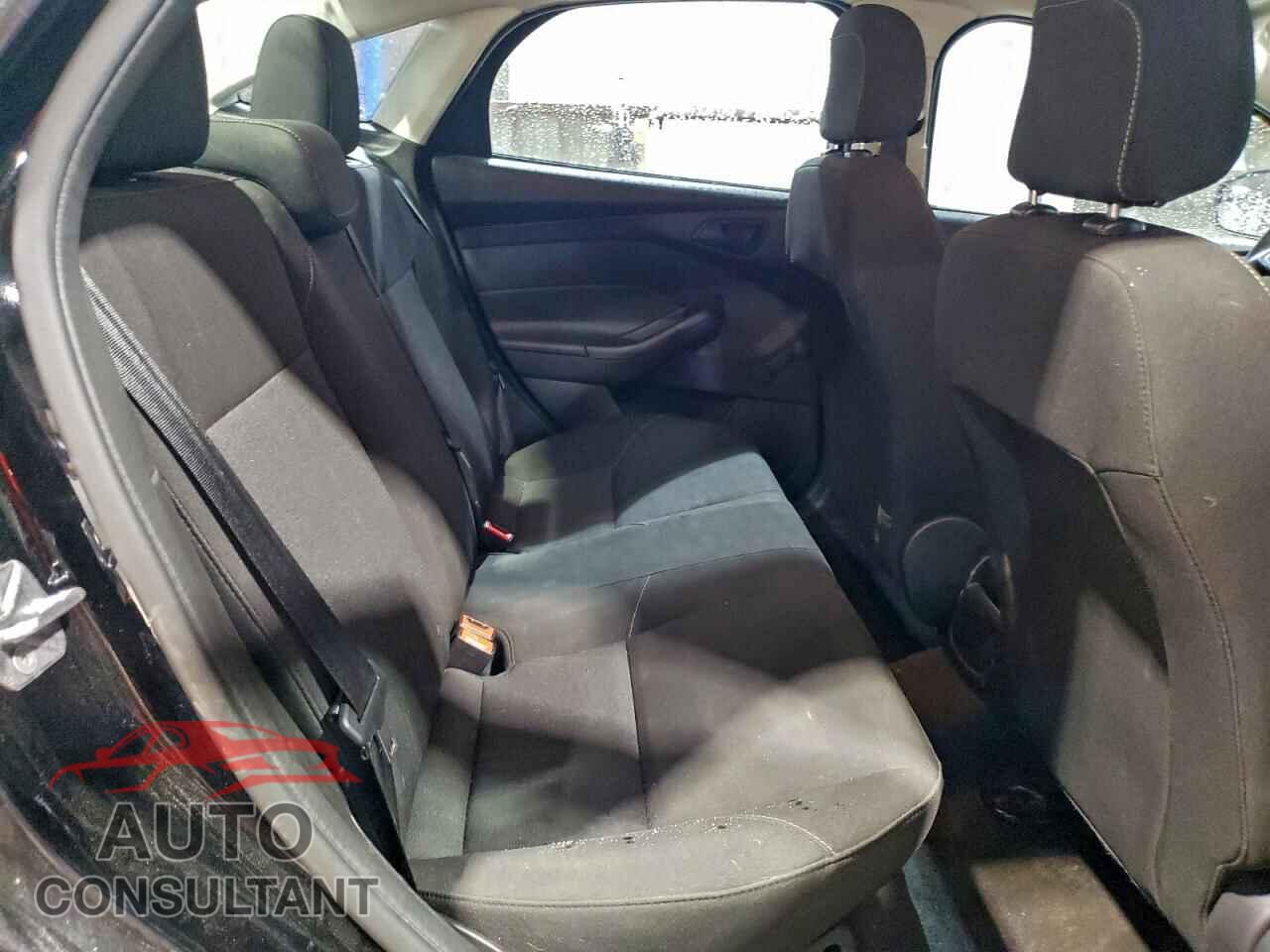 FORD FOCUS 2018 - 1FADP3E2XJL322109