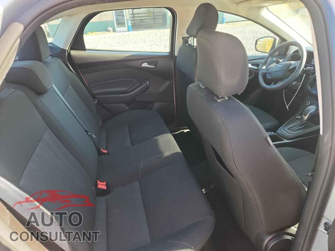 FORD FOCUS 2017 - 1FADP3F29HL266446