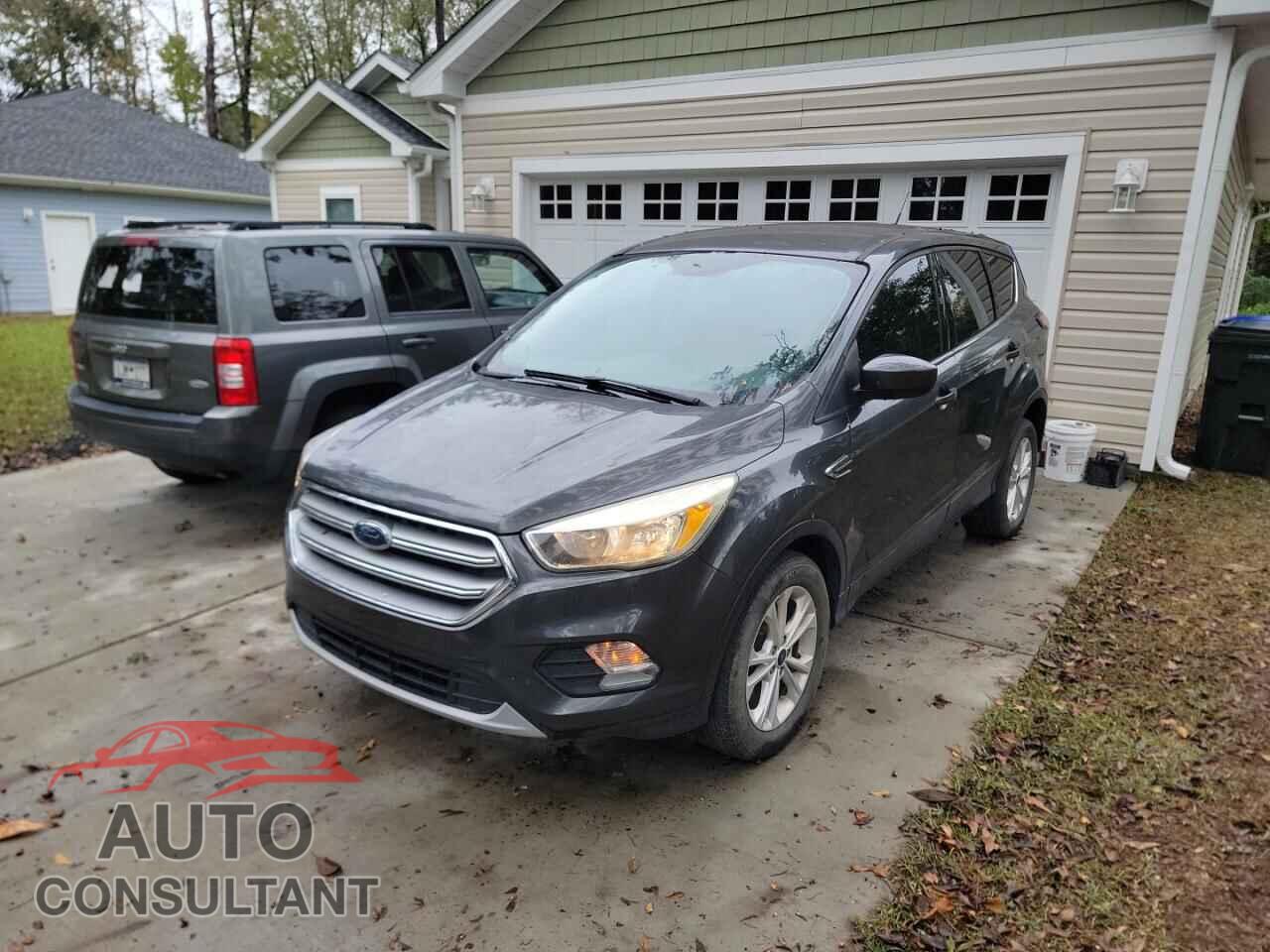 FORD ESCAPE 2017 - 1FMCU9GD0HUC36873