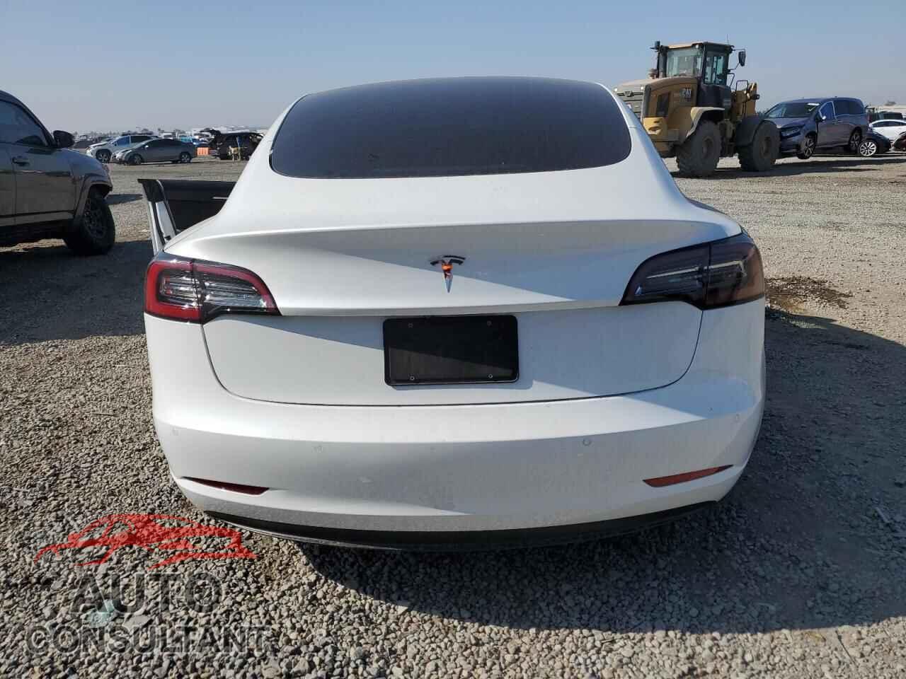 TESLA MODEL 3 2021 - 5YJ3E1EA5MF017695
