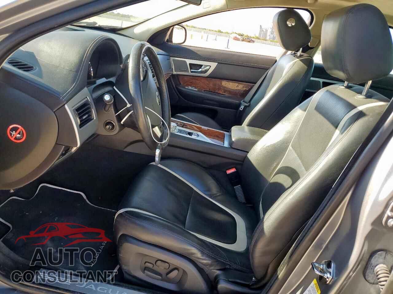 JAGUAR XF 2015 - SAJWJ0FF1F8U56328