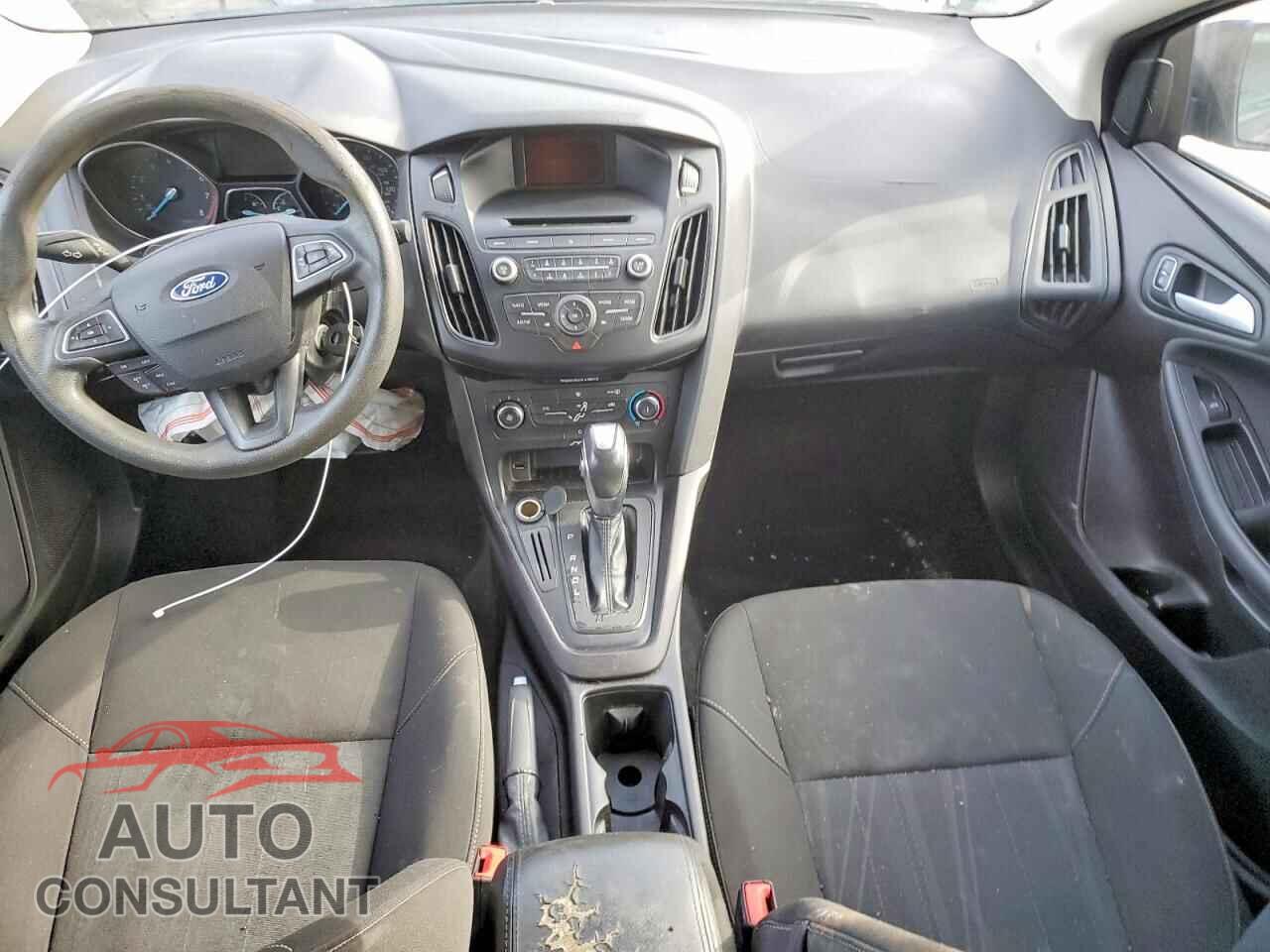 FORD FOCUS 2015 - 1FADP3F24FL246988